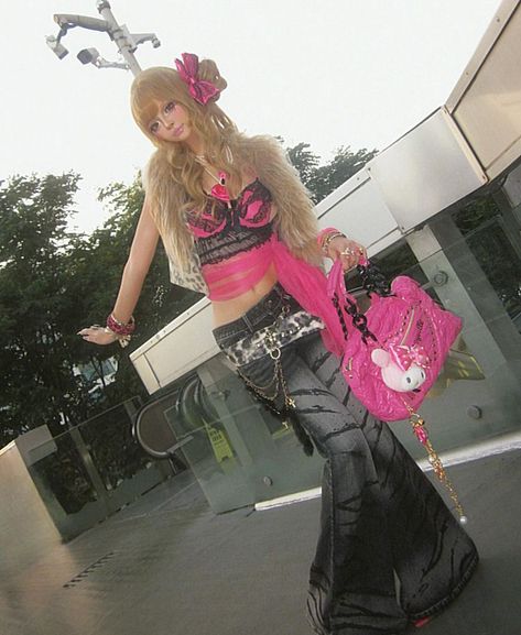 Mode Gyaru, Estilo Harajuku, Gyaru Fashion, J Fashion, Swaggy Outfits, Trend Forecasting, The Fashion Industry, Really Cute Outfits, 2000s Fashion