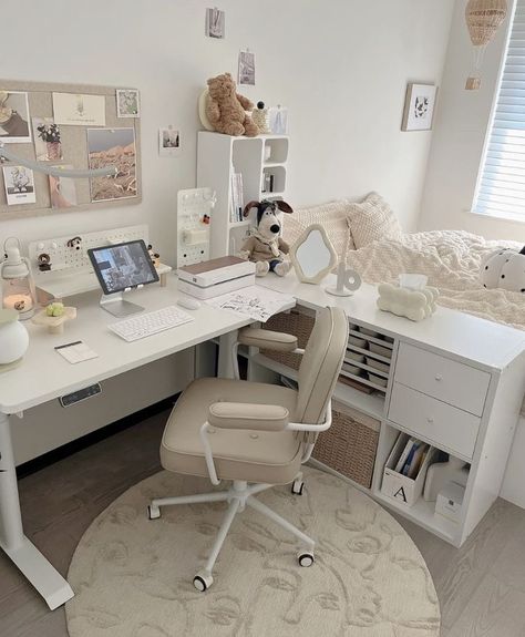 Korean Room Aesthetic Desk, Cute Desk For Bedrooms, Minimalistic K Pop Room Ideas, Saranghoes Room, Bed Rooms Ideas With Vanity, Korean Style Room Bedrooms, L Desk Setup Aesthetic, L Shaped Desk Aesthetic, Korean Bedroom Ideas Small Spaces