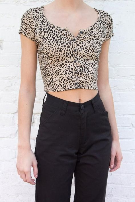 Zelly Top, Cheetah Top, Caroline Dress, Pink Leopard Print, Cropped Shirt, Print Crop Tops, Turtle Neck Top, Floral Shorts, Light Wash Jeans