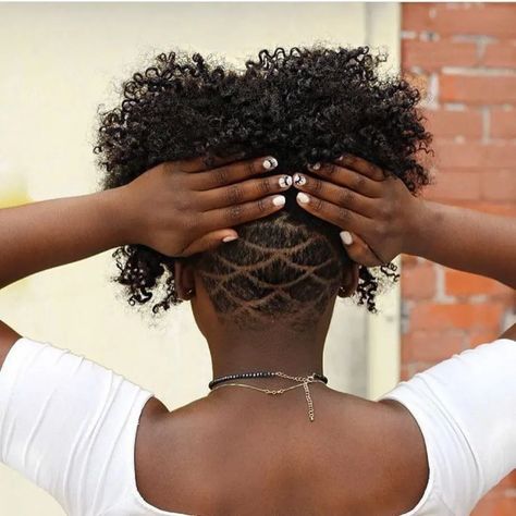 mermaid scale undercut on natural hair Hairstyles Mermaid, Feminine Undercut, Hairstyles On Black Women, Shaved Sides Hairstyles, Undercut Natural Hair, Side Quiff, Undercut Hair Designs, Undercut Hairstyles Women, Curly Undercut