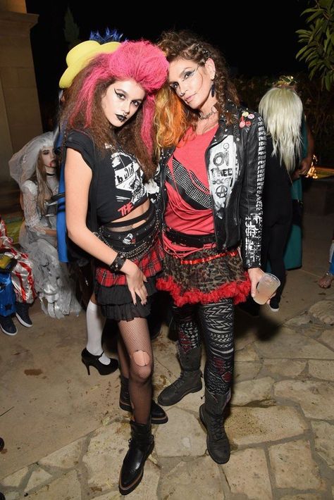 Cindy Crawford and Kaia Gerber, Hands Down, Won Halloween in Their Punk Rock Outfits Rock Theme Party, Rockstar Costume, Rocker Costume, Rock Costume, Punk Costume, Best Celebrity Halloween Costumes, Halloween Costumes 2016, Celebrity Halloween, Celebrity Costumes