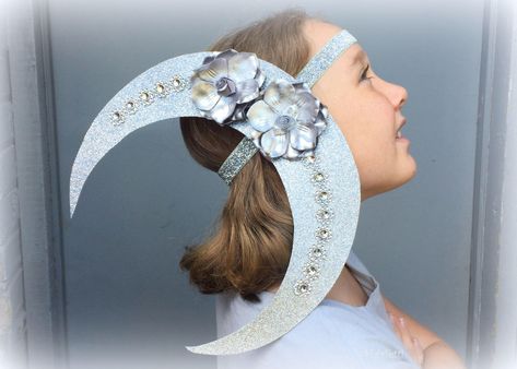 Silver Moon Costume, Moon headband, moon headpiece, costumes for women, costumes for girls, solar system party, 1920s headpiece, 1920s moon by Hairfetti on Etsy https://www.etsy.com/listing/559864999/silver-moon-costume-moon-headband-moon Angel Headpiece, Fall Fairy Costume, Moon Headpiece, Space Girl Costume, Celestial Headpiece, Moon Headband, Peacock Headband, Starfish Hair Clip, Moon Costume