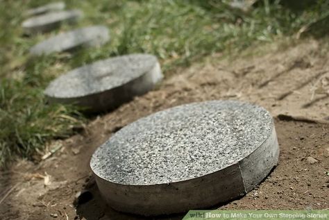 Concrete Stepping Stones Diy, Round Pavers, Round Stepping Stones, Concrete Stepping Stone Molds, Stepping Stone Pathway, Pavers Diy, Stepping Stone Molds, Step Stones, Concrete Stepping Stones