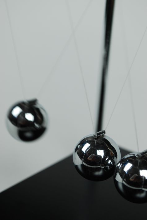 Pendulum Photography, Newtons Cradle, Nikon D60, Newton's Cradle, Photography Shoot, Japanese Patterns, Art Stuff, Nikon, Photography