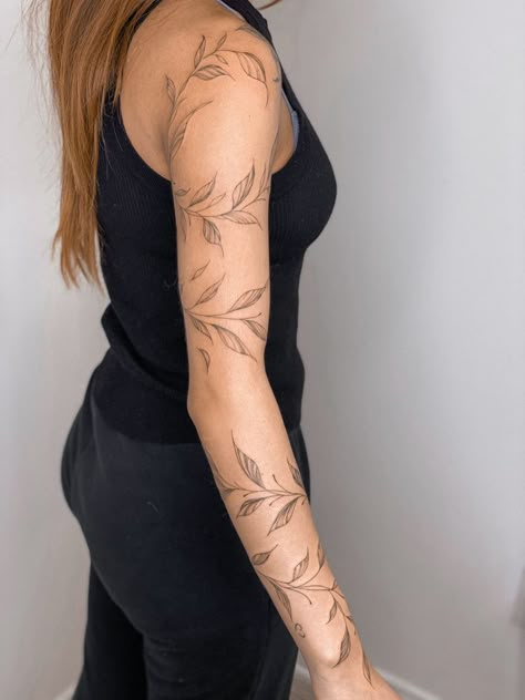 Dragon Leg Tattoo, Tattoo Designs Women, Leg Tattoo Designs, Arm Wrap Tattoo, Upper Leg Tattoos, Floral Back Tattoos, Around Arm Tattoo, Wrap Around Tattoo, Wrap Tattoo