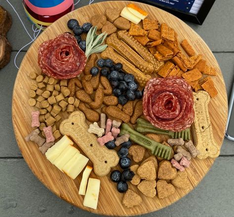 Dog Theme Charcuterie, Charcuterie For Dogs, Dog Treat Charcuterie Board, Puppy Charcuterie Board, Dog Party Treats, Charcuterie Board For Dogs, Puppy Party For Dogs, Dog Charcuterie Board Ideas, Dog Party Food For Humans