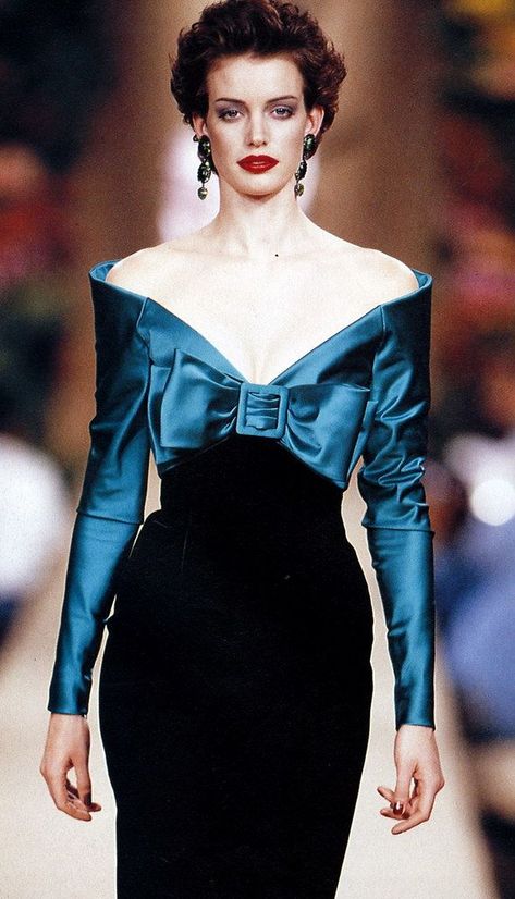 Sibyl Buck, Saint Laurent Couture, Yves Saint Laurent Dress, Yves Saint Laurent Couture, Saint Laurent Fashion, 90s Runway Fashion, Elegant Outfit Classy, فستان سهرة, Couture Runway