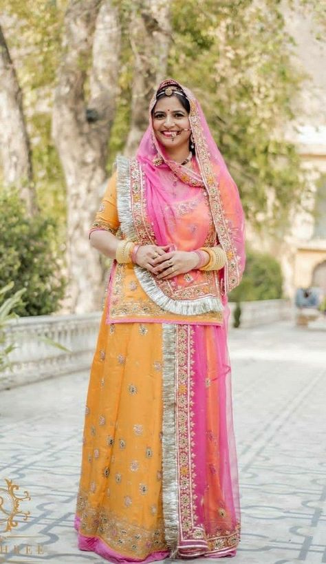 Futra Poshak is designer of rajputi suits, royal poshak and jewelleries. Galvanized by Rajasthan’s rich culture heritage, our designs showcase royal rajputana sensiblity. Rajasthani Base Dress, Marvadi Look, Marwadi Lehenga, Marwadi Look, Royal Rajputi Look, Jaipur Quotes, Marvadi Poshak, Rajputi Poshak Designs, Rajputi Lehenga