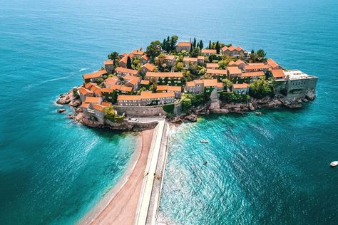 Sveti Stefan Island, Montenegro Travel Montenegro, Sveti Stefan, Montenegro Travel, Voyage Europe, Croatia Travel, Beaux Villages, Destination Voyage, Island Travel, Dubrovnik