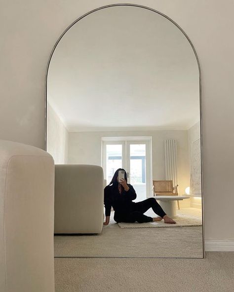 Bedroom Big Mirror Ideas, Massive Mirror Bedroom, Large Mirror Aesthetic, Huge Bedroom Mirror, Huge Body Mirror, Living Room Big Mirror Ideas, Giant Wall Mirror, Silver Arched Mirror, Mirror Room Design