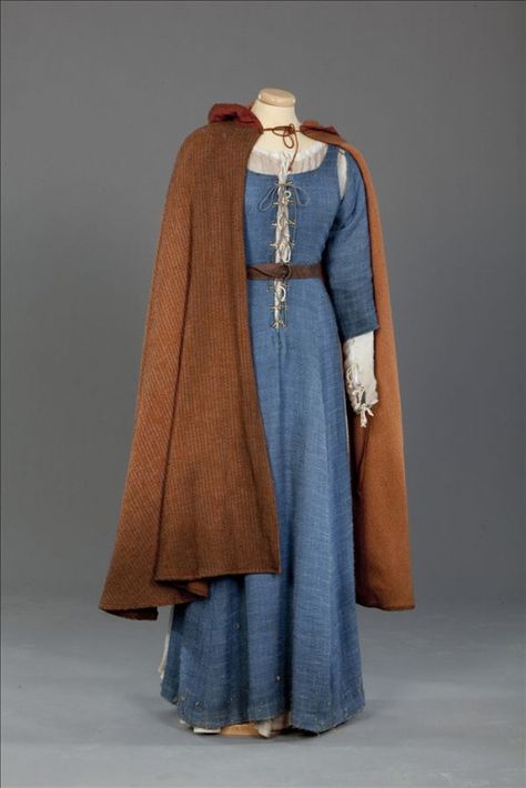 Vaguely Medieval Costume Dresses Medieval Dress Peasant, Medieval Dress Pattern, Medieval Peasant, Dress Trending, Gaun Abad Pertengahan, Medieval Clothes, Woolen Dresses, Medieval Costume, Medieval Clothing