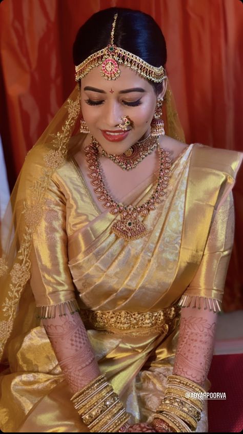 Golden Saree Blouse Designs, South Indian Wedding Saree, South Indian Bride Saree, Golden Saree, Bridal Sarees South Indian, Indian Bridal Sarees, Wedding Saree Blouse Designs, Indian Bride Outfits, Wedding Saree Collection