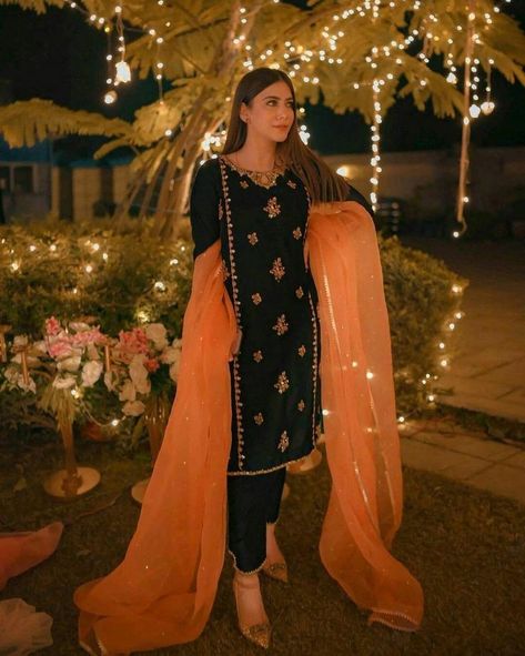 Black Dress Design, Asian Wedding Dress Pakistani, Asian Bridal Dresses, Velvet Dress Designs, Dresses Design, Pakistani Fancy Dresses, Pakistani Dresses Casual, Pakistani Fashion Party Wear, Beautiful Pakistani Dresses