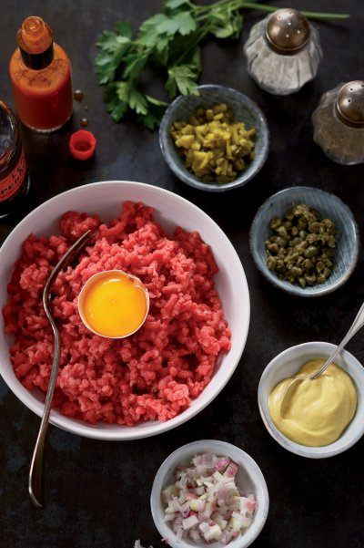 Recept "Klassieke steak tartaar" | njam! 21 Diner, Steak Tartare, Real Food Recipes, Healthy Dinner, Diner, Steak, Good Food, Food And Drink, Favorite Recipes