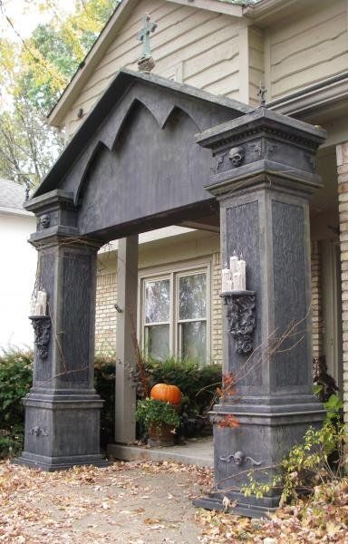 Diy Halloween Entrance, Spooky Entrance, Läskig Halloween, Halloween Forum, Halloween Outside, Yard Haunt, Halloween Props Diy, Halloween Graveyard, Creepy Halloween Decorations