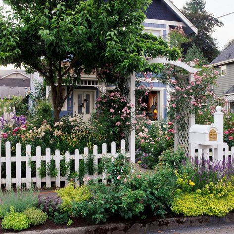 Garden Inspiration: Arbors, Trellises & Gates - The Inspired Room Tudor Cottage, Arch Trellis, Garden Arbor, Garden Wallpaper, Cottage Interior, White Picket Fence, Have Inspiration, Front Yard Garden, Garden Gate