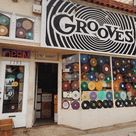 vinylØHMs — GROOVES INSPIRALLED VINYL (San Francisco) 1797... Tumblr Sticker, Seni Vintage, Silver Linings, 80s Aesthetic, Retro Aesthetic, Record Store, Mellow Yellow, Pics Art, New Wall