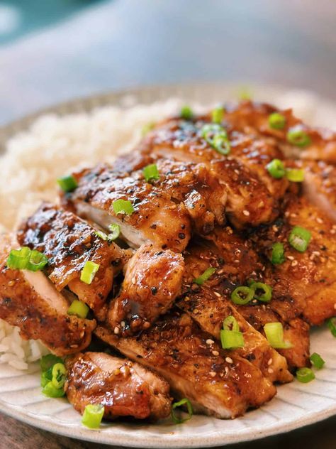 Soy Glazed Chicken, Tiffy Cooks, Chicken Sauce Recipes, Vegetarian Oyster Sauce, Soy Sauce Chicken, Soy Chicken, Crispy Pork Belly, Easy Asian Recipes, Crispy Pork