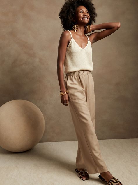 Expertly cut from a blend of linen, cotton and lightweight TENCEL™ lyocell, this wide-leg pant strikes a perfect balance of luxury and ease.  An elastic waist and deep pockets will have you reaching for them over and over again, especially when tem Khaki Linen Pants Outfit, Wide Leg Linen Pants Outfit, Linen Pants Outfits, Free Spirit Outfit, Flowy Pants Outfit, White Linen Pants Outfit, Khaki Linen Pants, Linen Pants Outfit, Clothing Board