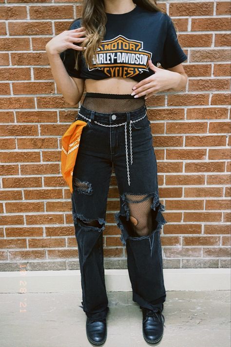 Harley Davidson Style Fashion, Biker Outfits For Women Halloween, Harley Davison Halloween Costume College, Biker Costume College, Harley Davidson Costume Halloween, Biker Babe Costume, Biker Costume Women Halloween, Biker Theme Party Outfit, Harley Davidson Halloween Costume