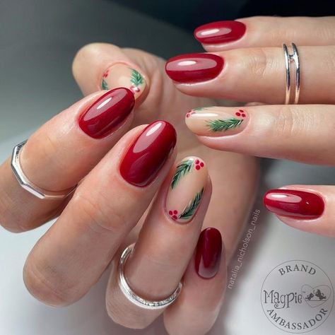 Holly Berry Nails, Easy Toe Nail Art, Toe Nail Art Designs, Christmas Nails Designs, Berry Nails, Nail Art Designs For Beginners, Oval Shaped Nails, Red Polish, Red Acrylic Nails