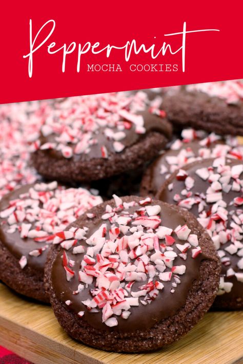 Peppermint Mocha Cookies, Peppermint Christmas Cookies, Peppermint Chocolate Chip Cookies, Peppermint Cookie Recipe, Christmas Cookie Tray, Cookies Monster, Peppermint Treats, Peppermint Recipes, Xmas Baking