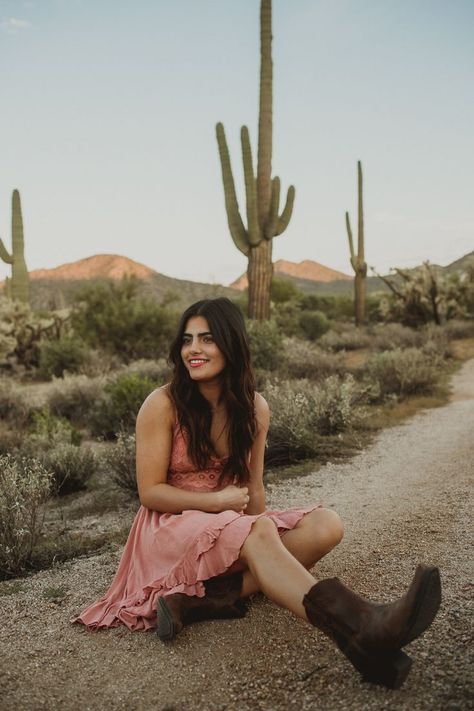 Arizona Senior Pictures, Boho Senior Pictures, Mountains Photoshoot, Senior Photo Outfit Ideas, Desert Photoshoot Ideas, Senior Pictures Locations, Senior Pictures Outfits, Senior Photo Shoot, Senior Photoshoot Poses