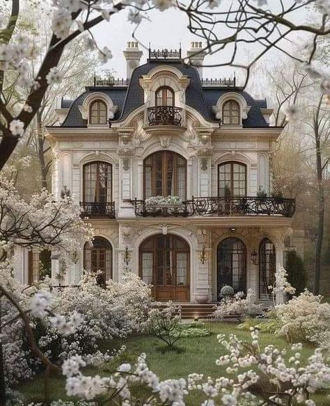 Missing Vintage LIFE | VICTORIAN BEAUTY .. Vintage Apartment Architecture, Bridgerton Country House, Luxury Cottage Exterior, Vintage Aesthetic House Exterior, Luxury Victorian Homes, Cute House Inspo Exterior, Victorian White House, Vintage House Victorian, Bridgerton House Layout