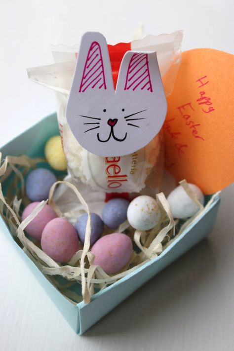 DIY Easter Bunny Hamper | Shelley Makes Ostern Diy, Box Bunny, Bunny Templates, Easter Bunny Gifts, Bunny Gifts, Easter Time, Mason Jar Diy, Mason Jar Crafts, Jar Crafts