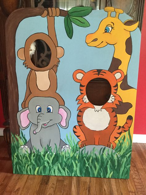 Zoo Halloween Decorations, Animal Pinata Diy, Jungle Theme Birthday Party Outdoor, Lion King Birthday Party Ideas Decoration Jungle Theme, Zoo Animal Party Ideas, Jungle Theme Photo Booth, Zoo Party Decorations, Jungle Theme Diy, Wild Animals Activities For Kids