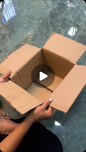 Gift Basket Decoration Ideas, Diy Waste Basket, Carton Boxes Ideas, Best Out Of Waste Project, Waste To Art Ideas, Waste Box Craft Ideas, Diy Carton Box Ideas, Cardboard Box Crafts Decor, Decorating Boxes Ideas Gift