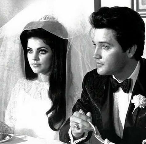 Elvis and Priscilla on May 1, 1967 during their wedding day press conference in Las Vegas. Elvis Presley And Priscilla, Priscilla Presley Wedding, Elvis Wedding, Elvis And Me, Elvis Presley Pictures, Elvis And Priscilla, Elvis Presley Photos, Priscilla Presley, Vintage Americana