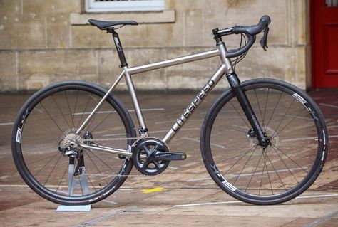 Titanium Road Bike, Kona Bikes, Bike Commuting, Bicycle Paint Job, Simple Bike, Titanium Bike, Road Bicycle Bikes, Gravel Bikes, Bicycle Painting