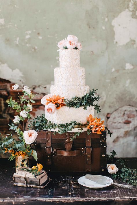 Cake Stands Display, Wedding Cake With Flowers, Unique Wedding Cake, Cake With Flowers, Wedding Cake Stands, Unique Wedding Cakes, Wedding Theme Colors, Future Wedding Plans, Dream Wedding Ideas Dresses