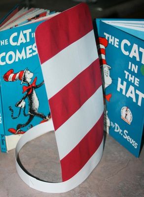 cat in the hat. Child could wear it when they are their turn at reading. Dr Suess Hats, Doctor Suess, Librarian Ideas, Preschoolers Activities, Dr Seuss Preschool, Cat In The Hat Party, Dr Seuss Hat, Dr Seuss Activities, Dr Seuss Crafts