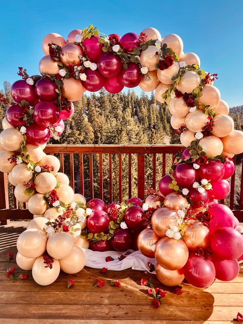 Red Balloon Decorations, Maroon Balloon Garland, Burgundy Balloon Garland, Burgundy Balloons, Gold Balloons Decorations, Wine Colored Wedding, 40th Anniversary Party, Rose Flower Photos, Simple Birthday Decorations