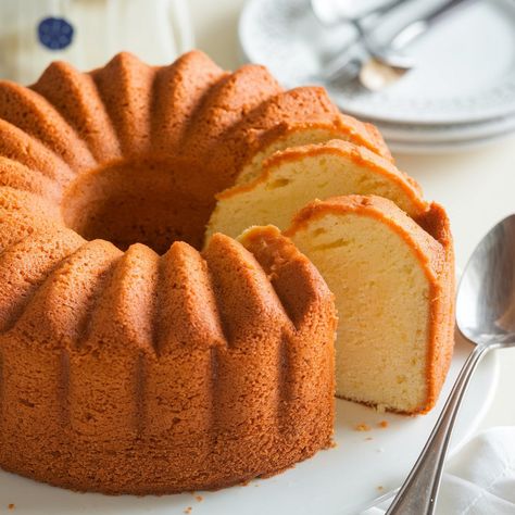 Sour Cream Pound Cake Recipe - 5 Ingredient - FunSweetRecipes Butter Pound Cake Recipes, Sour Cream Pound Cake Duncan Hines, 7up Pound Cake Recipes Moist, Sour Cream Dessert Recipes, Pound Cake Desserts, Dundee Cake Recipe, Quaker Oatmeal Cookie Recipe, Simple Pound Cake, Sour Cream Cake Recipe