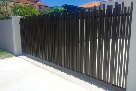 Custom black aluminium sliding gate with vertical uprights Aluminum Fence Gate, Gate For Home, Electric Sliding Gates, Modern Main Gate Designs, Automatic Sliding Gate, Sliding Gates, Fence Gate Design, Modern Gate, Modern Fence Design