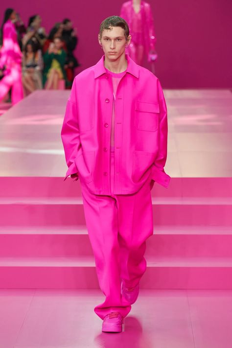 Valentino Fall 2022, Valentino Menswear, Party Outfit Night Club, All Pink Outfit, Menswear 2020, Pink Streetwear, Look Rose, Barbie Core, Valentino Fashion