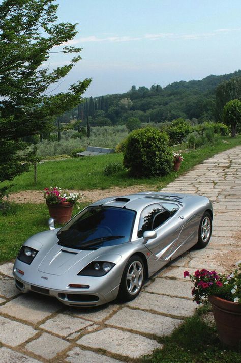 McLaren~ Old Mclaren, Mclaren F1 Car, F1 Mclaren, Mclaren Cars, New Sports Cars, Super Sport Cars, Mc Laren, Cars Vintage, Best Classic Cars