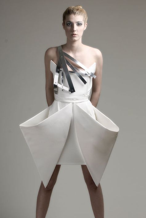 Toyo Ito by Charlotta Mattsson at Coroflot.com Origami Inspired Fashion, Creative Draping Fashion, Origami Dress Fashion, Geometric Clothes, Fashion Inspired By Architecture, Draped Fashion, Fashion Origami, Sculpture Dress, Mode Origami