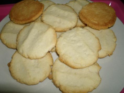 Chicago Public School Cafeteria Butter Cookies  This is such nostalgia from school days and they are the perfect cookie:) School Cafeteria Food, School Lunch Recipes, Cafeteria Food, Pie Pops, School Cafeteria, Butter Cookies Recipe, Peanut Butter Cookie Recipe, Perfect Cookie, Peanut Butter Cookies