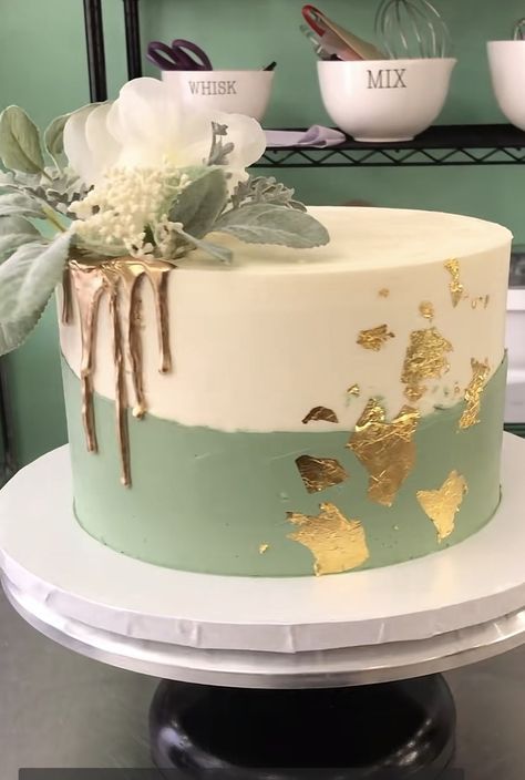 Green White Gold Birthday Cake, Plant Themed Cake Simple, Sweet 16 Cakes Green, Sage Green White And Gold Cake, Birthday Cake Gender Neutral, 18th Birthday Cake Green And Gold, Sage Color Cake, Baby Shower Cake Green And Gold, Green White Gold Cake