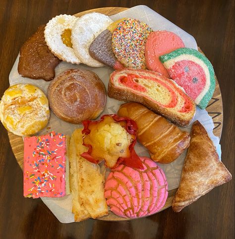 Bread Custard, Desserts Pastry, Mexican Sweets, Mexican Sweet Breads, Culinary Cooking, Pastel Cupcakes, Mexican Snacks, Mexican Candy, Pan Dulce