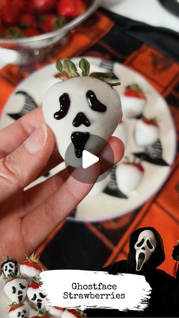 Ash on Instagram: "Scream marathon anyone? 🍓👻🔪♥️

Ghostface is my favorite & so are chocolate covered strawberries! These are so easy to make & scary good (I’m sorry I had to 😂) 

Whenever strawberries are on sale at @frysfoodstores I always find myself grabbing two boxes. Which leads to me making some extra treats with them 🍓✨ I just can’t help myself! 

Excited to make more this spooky season, there’s so many ways to get creative & decorate them! 
-
-
#ghostface #chocolatecoveredstrawberries #halloweentreats #halloweenfood #halloweendesserts #strawberry #strawberries #chocolate #scream #screammovie #spookyseason #halloweenlife #halloweenishere #everydayishalloween #recipe #dessert #halloweenideas" Scream Movie Themed Food, Scream Inspired Food, Ghost Chocolate Covered Strawberries, Mummy Strawberries, Horror Strawberries, Ghostface Cake, Halloween Chocolate Covered Strawberries, Strawberry Halloween, Strawberries Chocolate