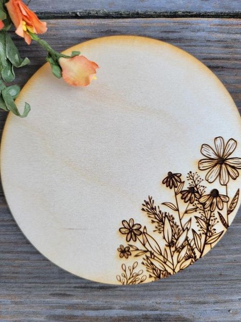 Wood Burned Flowers Simple, Wood Burn Wild Flowers, Simple Wood Burning Patterns Flowers, Floral Wood Burning Patterns, Wood Burned Flowers Design, Flower Wood Burning Patterns, Wood Burning Flower Designs, Dried Flowers On Wood, Wood Burning Ideas Flowers