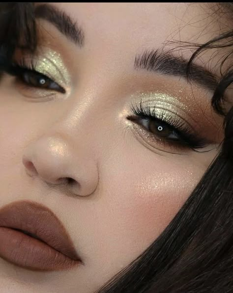 Makeup Verde, Golden Eye Makeup, Golden Makeup, Make Up Gold, Gold Makeup Looks, Gold Eye Makeup, Prom Eye Makeup, Eye Makeup Pictures, Ethereal Makeup