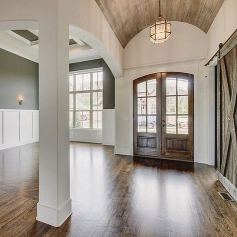 Barrel ceiling covered with wood, wainscot & paint in dining room Transitional Entry, Ceiling Classic, Barrel Ceiling, Entry Ways, Foyer Entryway, Master Bedrooms, Interior Barn Doors, House Goals, Classic Furniture