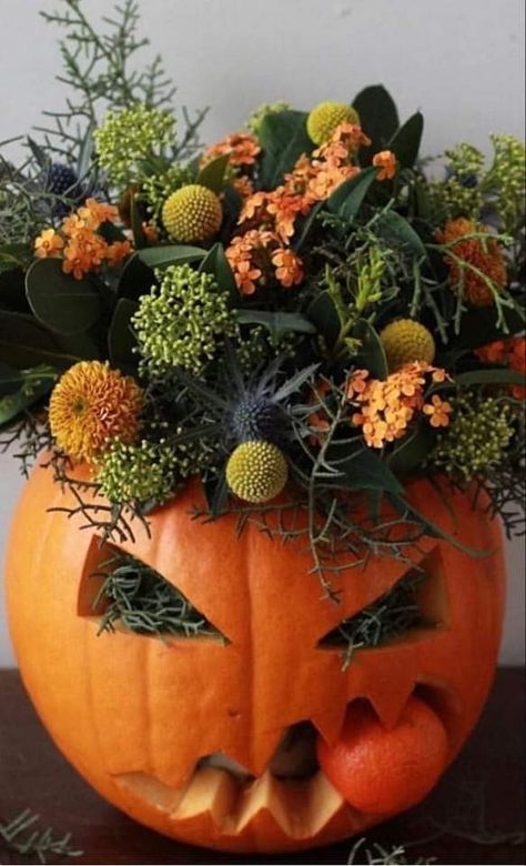 Halloween Flower Arrangements, Flower Diy Paper, Creative Shelving, Fall Living Room Ideas, Flower Arrangements Bouquets, Thanksgiving Floral Arrangements, Cozy Fall Living Room, Halloween Floral Arrangements, Pumpkin Bouquet