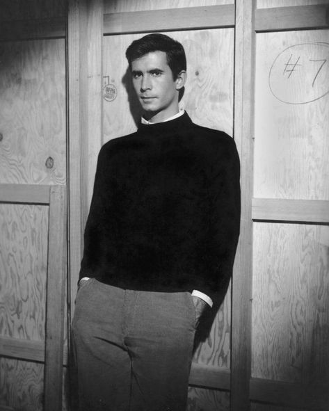 Anthony Perkins as Norman Bates in Alfred Hitchcock’s Psycho (1960). Hitchcock Film, Norman Bates, Janet Leigh, Anthony Perkins, Indie Movies, Best Supporting Actor, Christopher Nolan, Alfred Hitchcock, Grace Kelly